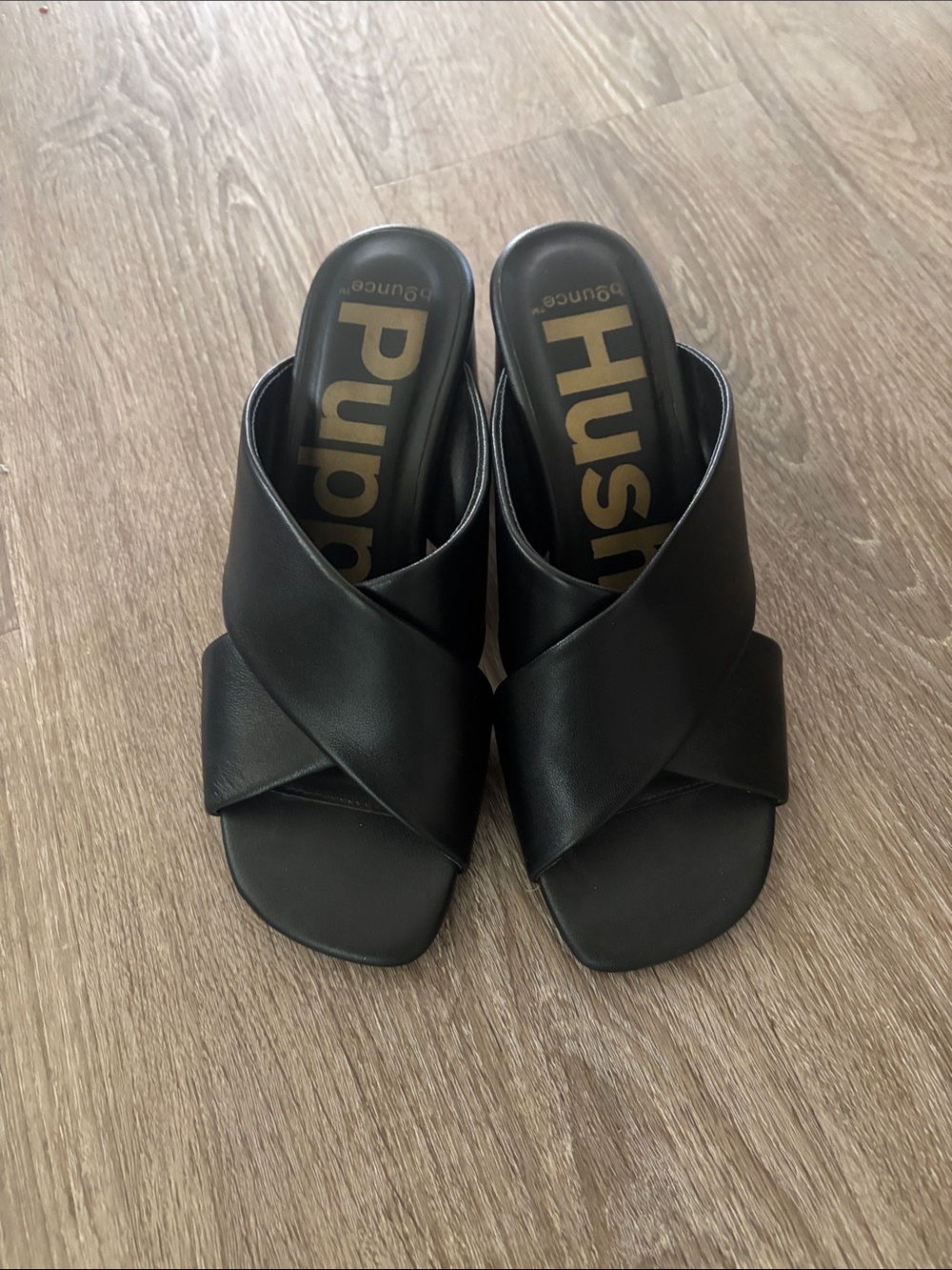 Hush Puppies Women's Black Crisscross Slide Mules- 6.5